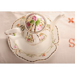 CAFFETTIERA CON PIATTO ROSE